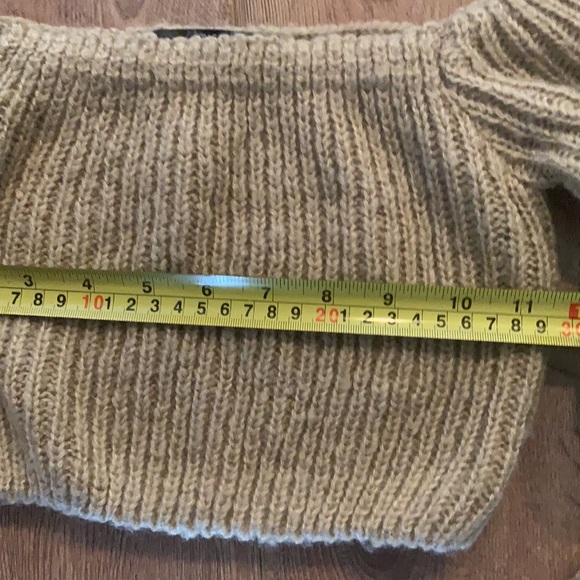 Adorable Crop tan sweater size Small - Picture 10 of 12